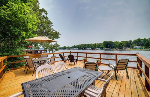 Monticello Cottage | Lakefront Cottage w/ Deck Near Indiana Beach!