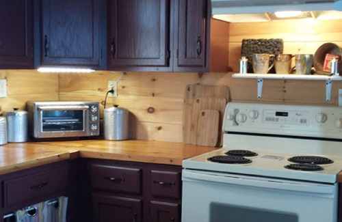 St. Albans Cottage | Lakefront chalet avec une vue imprenable et beaucoup de soleil.