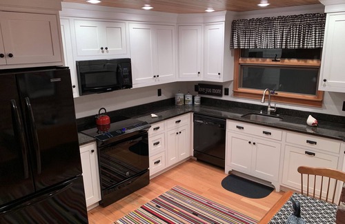 Laconia Cottage | Lakefront Cottage avec phare et quai sur le lac Winnipesaukee