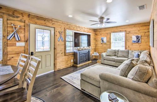 Lone Star Maison | Lakefront Daingerfield Retreat with Shared Dock!