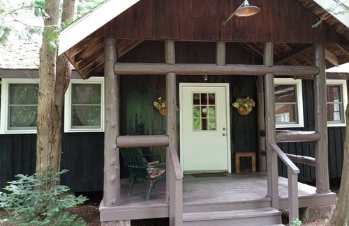 Remsen Cottage | Lakefront Deer Lodge