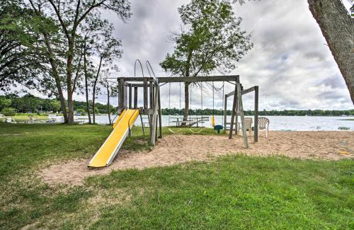 Dent Maison | Lakefront Dent Cabin - Boat Rentals and Docks!