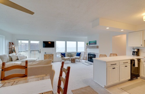 Dewittville Copropriété | Lakefront Dewittville Condo with Private Deck!