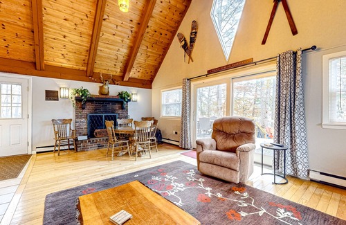 Lake Arrowhead Maison | Lakefront dog-friendly home with dock, waterfront deck, wood fireplace, & W/D