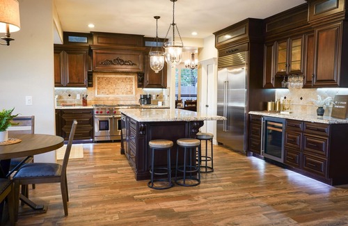Crystal Shores Maison | Lakefront Escape: Gourmet Kitchen, Kayaks, & Sunset Soirees