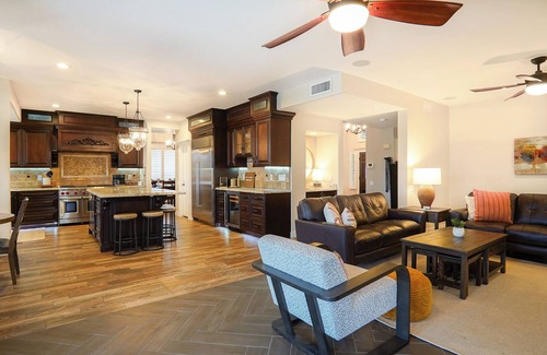 Crystal Shores Maison | Lakefront Escape: Gourmet Kitchen, Kayaks, & Sunset Soirees