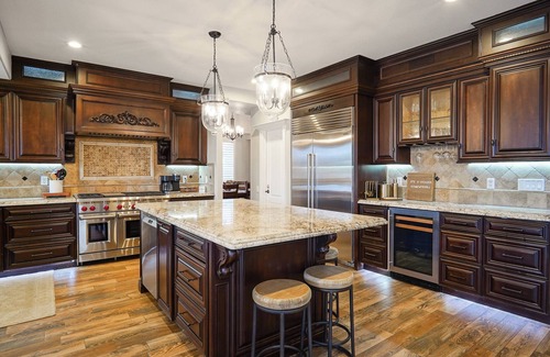 Crystal Shores Maison | Lakefront Escape: Gourmet Kitchen, Kayaks, & Sunset Soirees