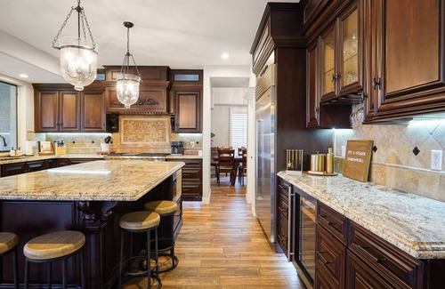 Crystal Shores Maison | Lakefront Escape: Gourmet Kitchen, Kayaks, & Sunset Soirees