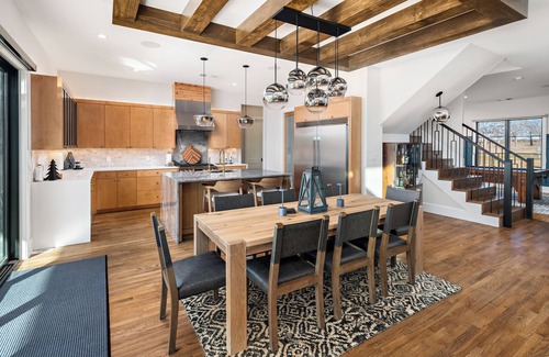 Honey Grove Maison | Lake house Estate with 5 bedrooms and AC, WiFi on Lake Bois D"arc 19K sq. acres!