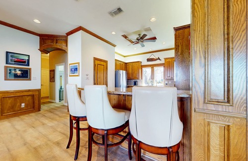 Bridgeport Maison | Lakefront estate with spectacular views, large deck, tiki bar, & private dock