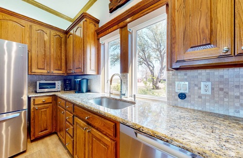 Bridgeport Maison | Lakefront estate with spectacular views, large deck, tiki bar, & private dock
