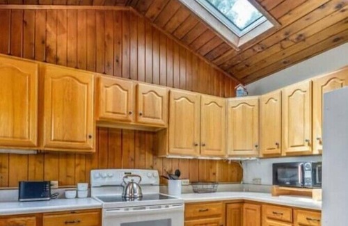 Ossipee Cabine | Lakefront Family Getaway: Beach Game Room Fire Pit