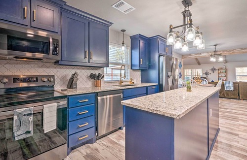 Fort Towson Maison | Lakefront Fort Towson Home: Private Dock & 3 Decks