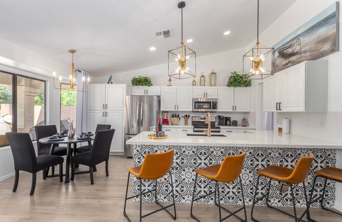 Ocotillo Maison | LAKEFRONT!FREE HEATED POOL,SPA. BOAT, KAYAK. EV charger. Ocotillo Chandler.