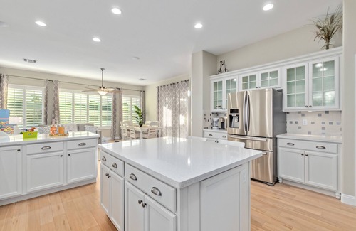 Chandler Maison | Lakefront!FREE Heated Salt water Pool, Spa! Boat! Kayak! Arcades!EV charger.