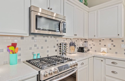 Chandler Maison | Lakefront!FREE Heated Salt water Pool, Spa! Boat! Kayak! Arcades!EV charger.