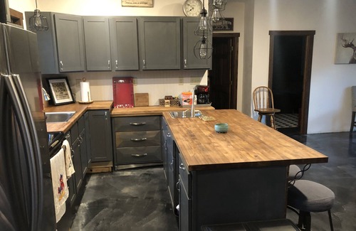 Orrin Maison | Lakefront get away & Waterfowl hunters paradise -dog friendly