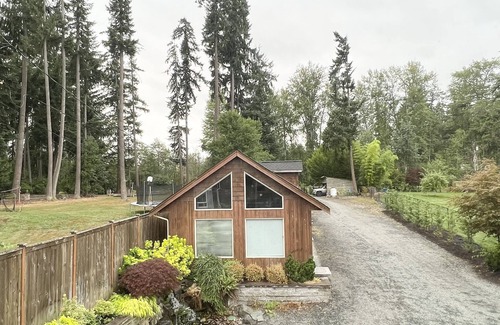 Eatonville Maison | Lakefront Guesthouse Cabin with Loft