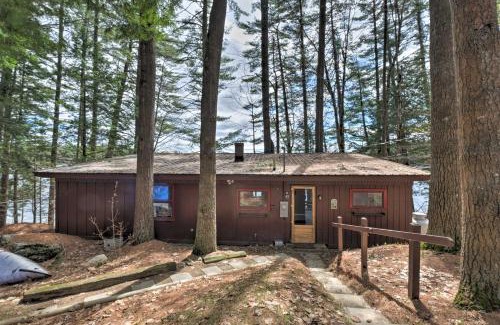 Turner Maison | Lakefront Hartford Cabin with Canoe and Boat Ramp