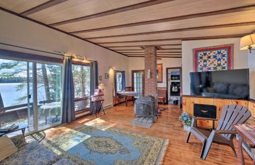 Turner Maison | Lakefront Hartford Cabin with Canoe and Boat Ramp