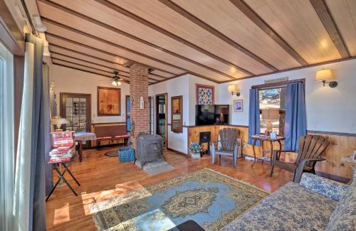Turner Maison | Lakefront Hartford Cabin with Canoe and Boat Ramp