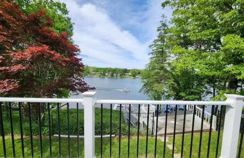 Columbia City Maison | LAKEFRONT HAVEN: 4BR/3BA TAKE ADVANTAGE OF KAYAKING, SWIMMING, & BOAT RENTALS!