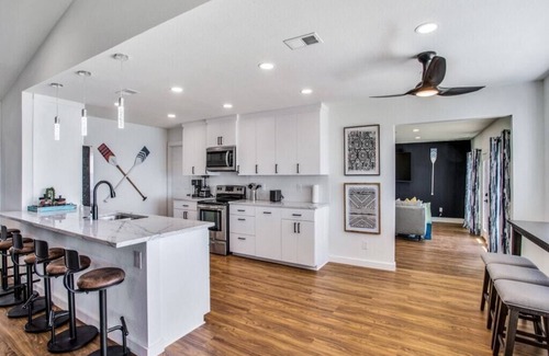 Heath Maison | Lakefront Heath Retreat