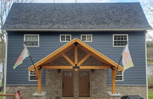 Kingsley Maison | Lakefront home. Close to elk mountain ski. Swim tube boat fish.. summer fun!