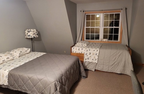 Kingsley Maison | Lakefront home. Close to elk mountain ski. Swim tube boat fish.. summer fun!