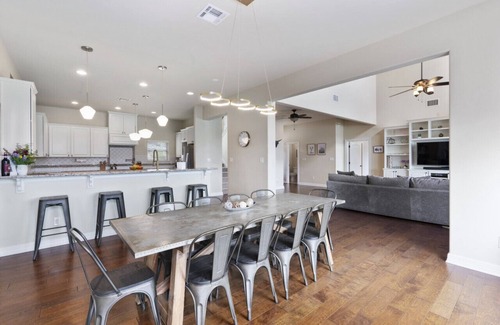 Point Venture Maison | Luxueuse maison du lac Travis avec plage, quai de bateau, salon extérieur et salle de jeux