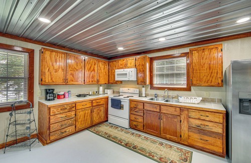 Jefferson Maison | Lakefront Home in Jefferson: Swim, Fish & Boat!
