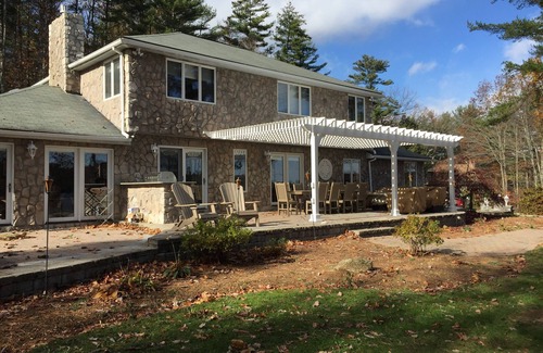 Laconia Maison | Accueil au bord du lac, motoneigistes et skieurs de fond Paradise!