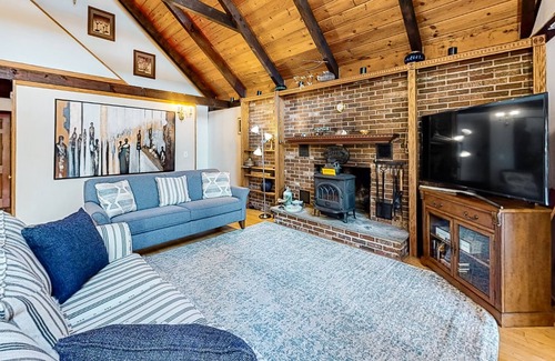 Lake Arrowhead Maison | Lakefront home with amazing views, 2 kayaks, firepit & 45 feet of lake frontage