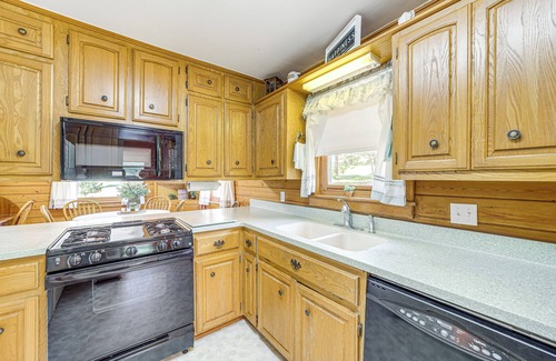 Mayes County Cabine | Lakefront Home w/Boat Ramp Near Spavinaw Rec Area