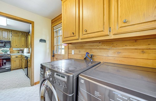 Mayes County Cabine | Lakefront Home w/Boat Ramp Near Spavinaw Rec Area