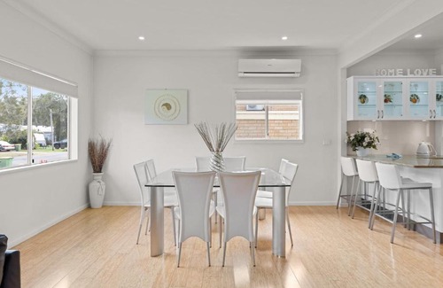 Chittaway Bay Maison | Lakefront home w direct access to Ourimbah Creek