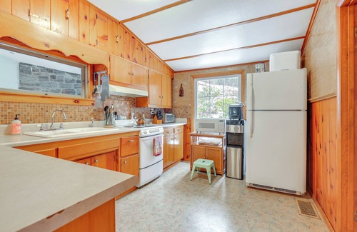 Town of Catharine Maison | Lakefront Home w/ Private Dock in Alpine!