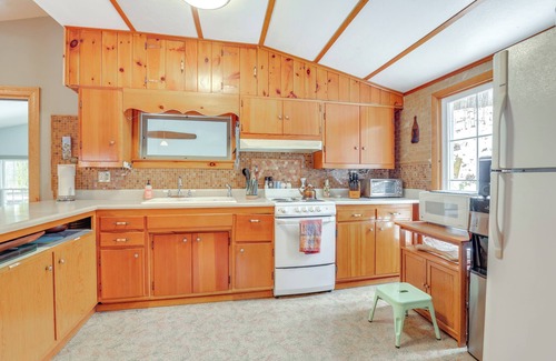 Town of Catharine Maison | Lakefront Home w/ Private Dock in Alpine!