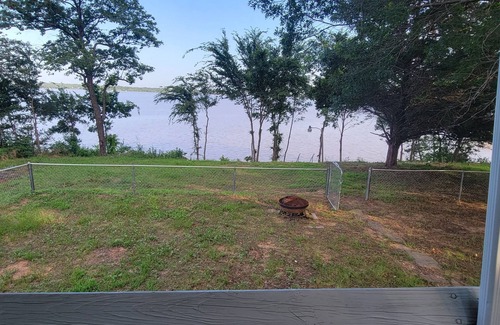 Checotah Maison | Lakefront home with hot tub, just off I-40