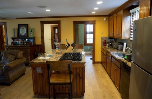 Lebanon Maison | Lakefront home with large deck and beautiful lake views of Milton 3 Ponds