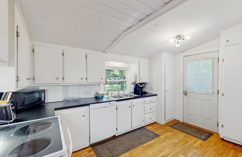 South Sanford Maison | Maison à bord du lac avec quai privé et plate-forme - à proximité des sentiers et des plages de l'océan aussi!