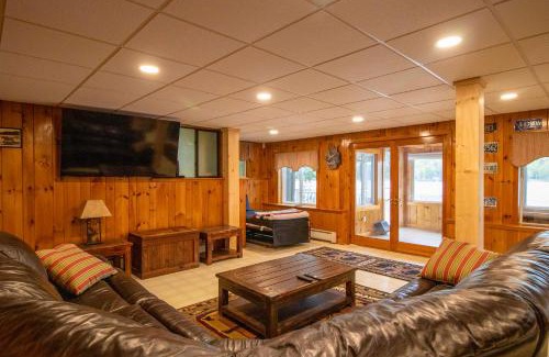 Limerick Maison | Lakefront Home with Seasonal Dock in Limerick!