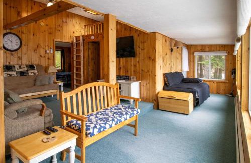 Limerick Maison | Lakefront Home with Seasonal Dock in Limerick!