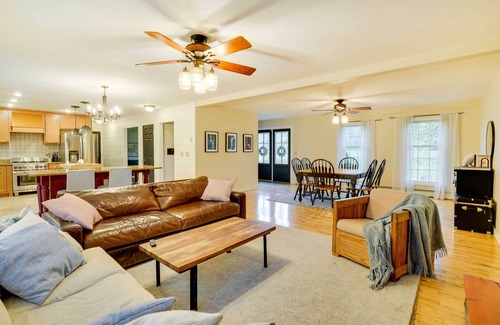 Homer Maison | Lakefront Homer Abode w/ Patio & Backyard!