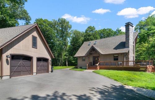 Burrillville Maison | Lakefront-hot Tub Gym Kayaks Paddleboards