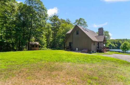 Burrillville Maison | Lakefront-hot Tub Gym Kayaks Paddleboards
