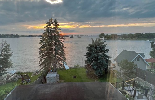 Beaver Dam Maison | Lakefront house! SUP and Kayak use included. Boat available for rent! Near golf!
