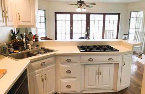 Conneaut Lakeshore Maison | Lakefront Living At It's Best.