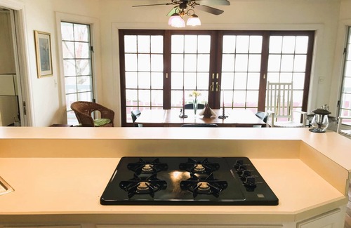 Conneaut Lakeshore Maison | Lakefront Living At It's Best.
