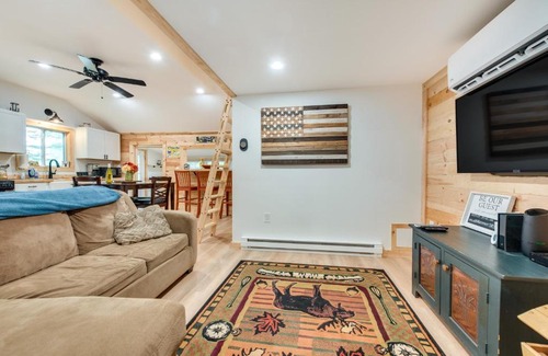 Limerick Maison | Lakefront Limerick Cottage with Private Beach!